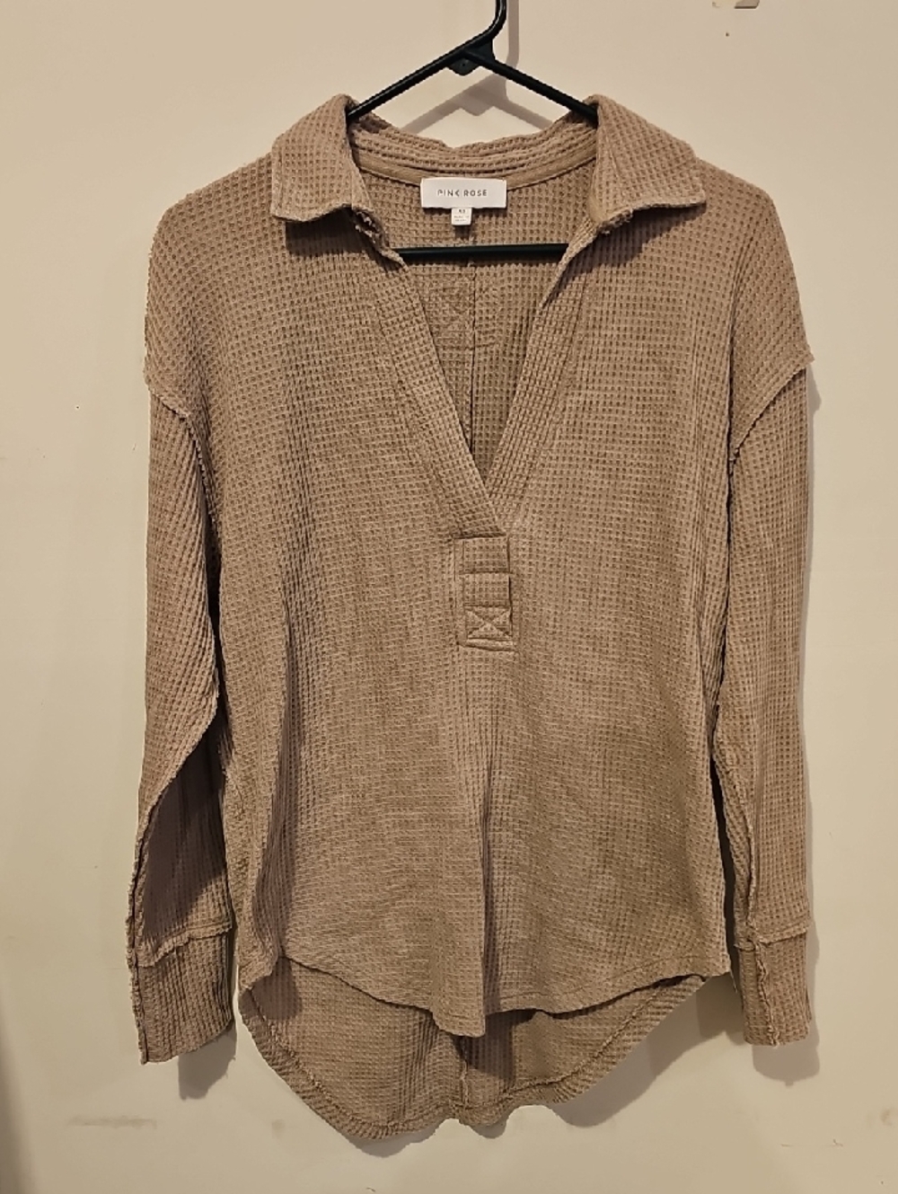 PINK ROSE, Womens Sz XS Waffle Vneck Top. Taupe Colored. Super Cute